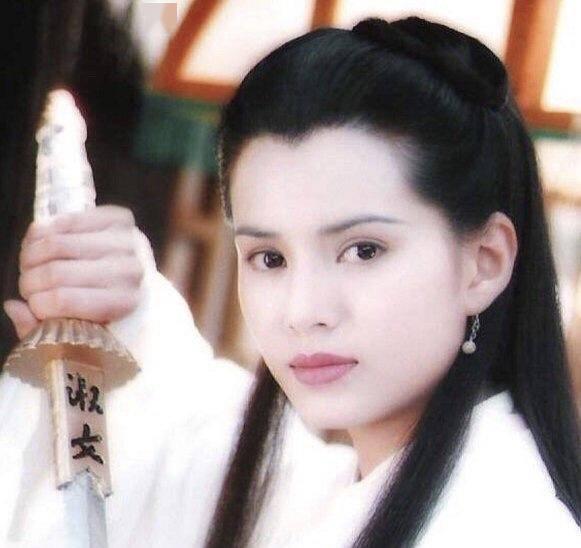 盘点拥有完美腹肌的女明星，小龙女李若彤位