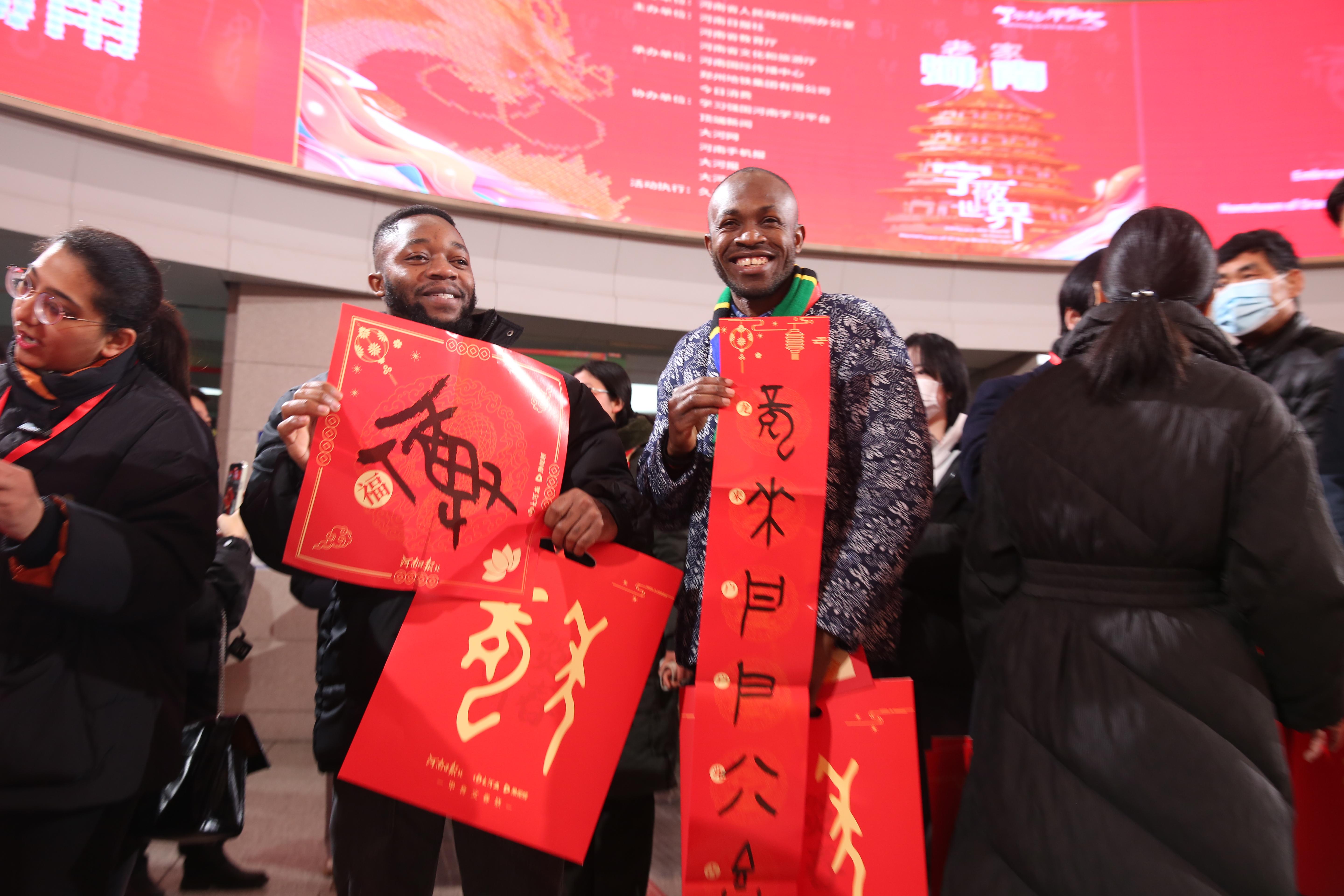 了不起的甲骨文——老家河南‘字敬’世界春